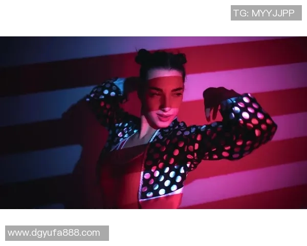 时装秀与足球明星的完美结合展现运动与时尚的魅力之夜