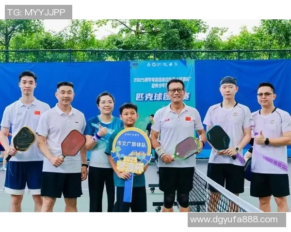 南京网球队在世界锦标赛中的团队协作展现出卓越实力与默契配合